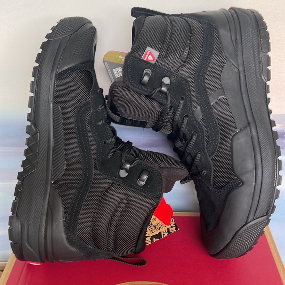 Vans WMNS Ultrarange Exo
Black/Black
VN0A4BVSBKA
Boots Sneakers - Picture 10 of 16
